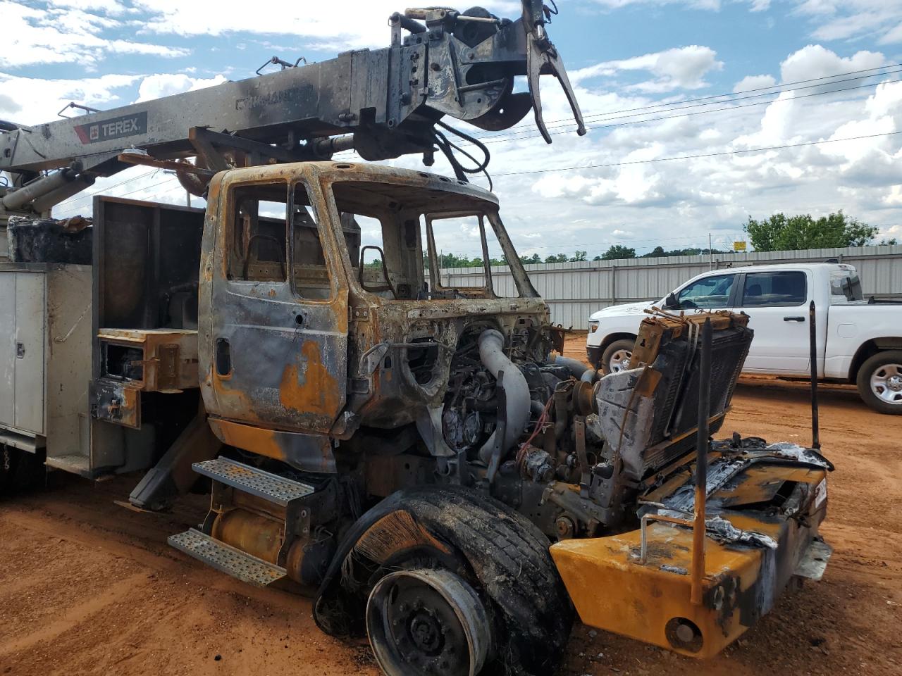 2010 International 7600 Digger Derrick Truck VIN: 1HTWXAHT5AJ254585 Lot: 56051525