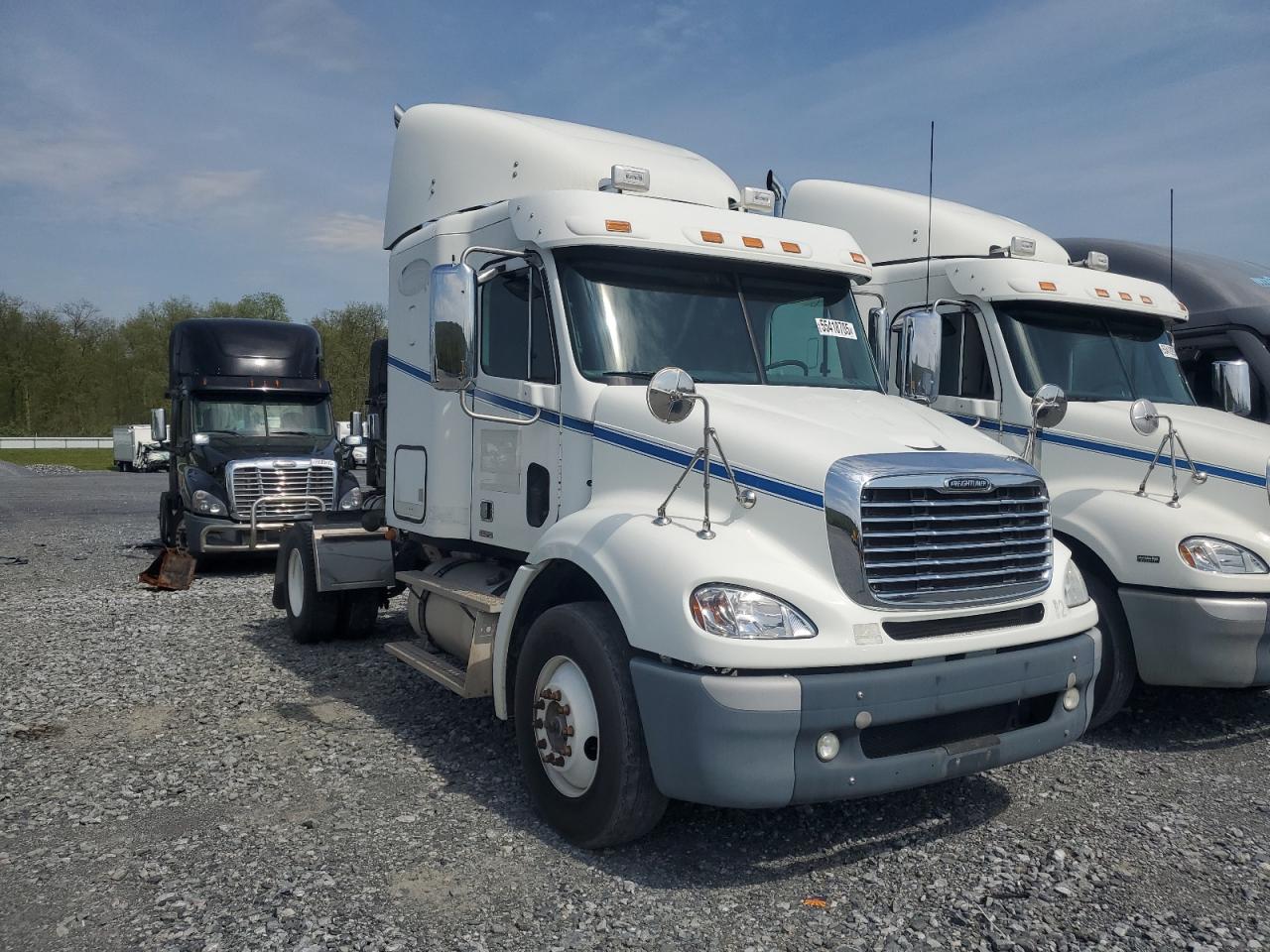 2010 Freightliner Columbia 112 Semi Truck იყიდება Grantville-ში, PA - Normal Wear