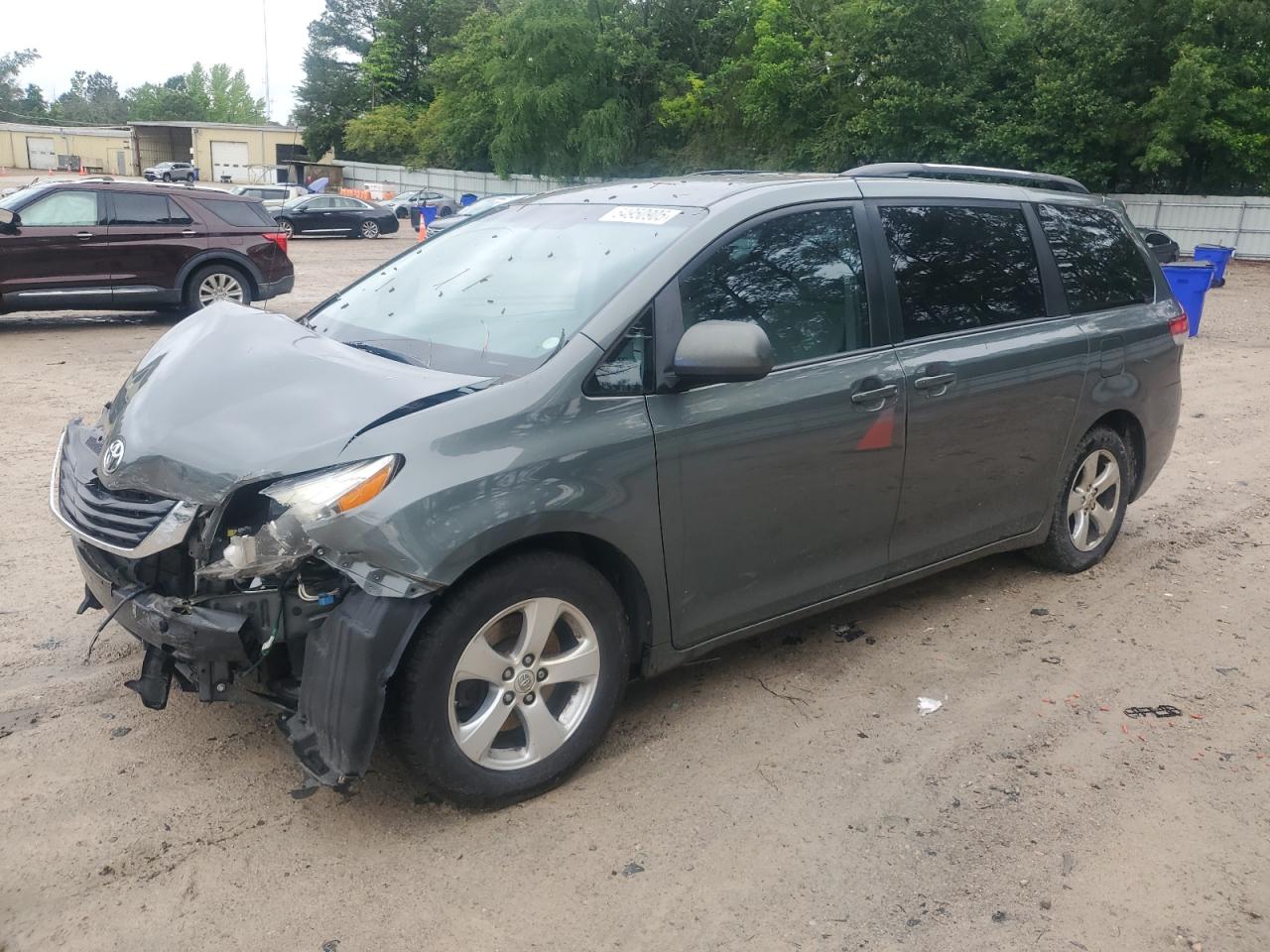 2013 Toyota Sienna Le იყიდება Knightdale-ში, NC - Front End
