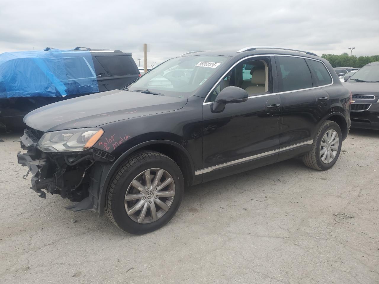 2012 Volkswagen Touareg V6 იყიდება Indianapolis-ში, IN - Front End