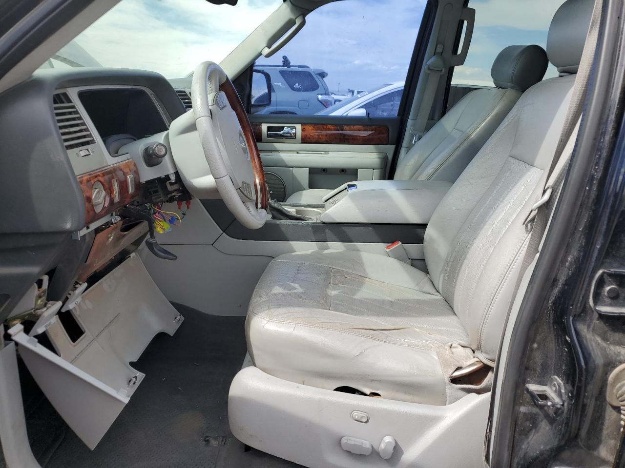 2004 Lincoln Navigator VIN: 5LMFU28R74LJ17939 Lot: 56915475