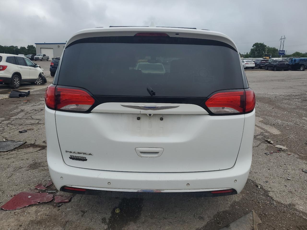 2017 Chrysler Pacifica Touring L VIN: 2C4RC1BG1HR702473 Lot: 57705575