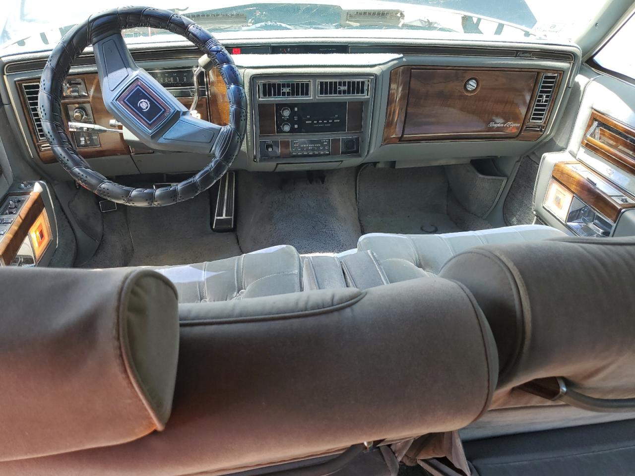 1988 Cadillac Brougham VIN: 1G6DW51Y1J9731375 Lot: 55673625