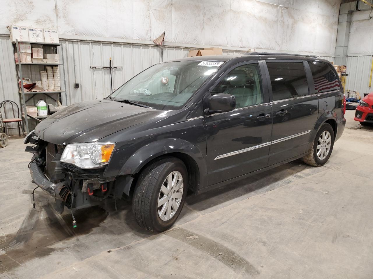 2012 Chrysler Town & Country Touring na sprzedaż w Milwaukee, WI - Front End