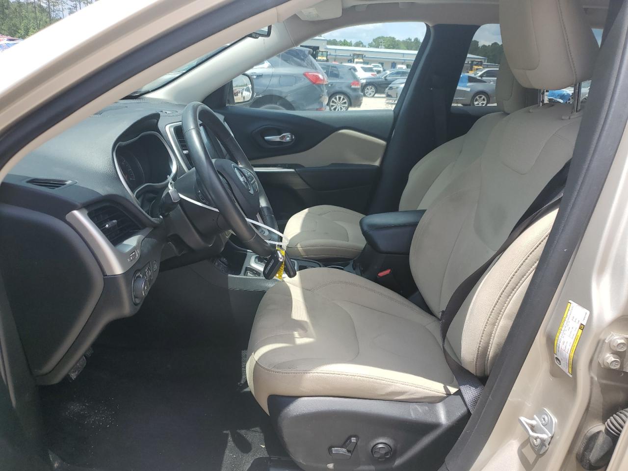 2015 Jeep Cherokee Latitude VIN: 1C4PJLCB4FW554268 Lot: 56328195