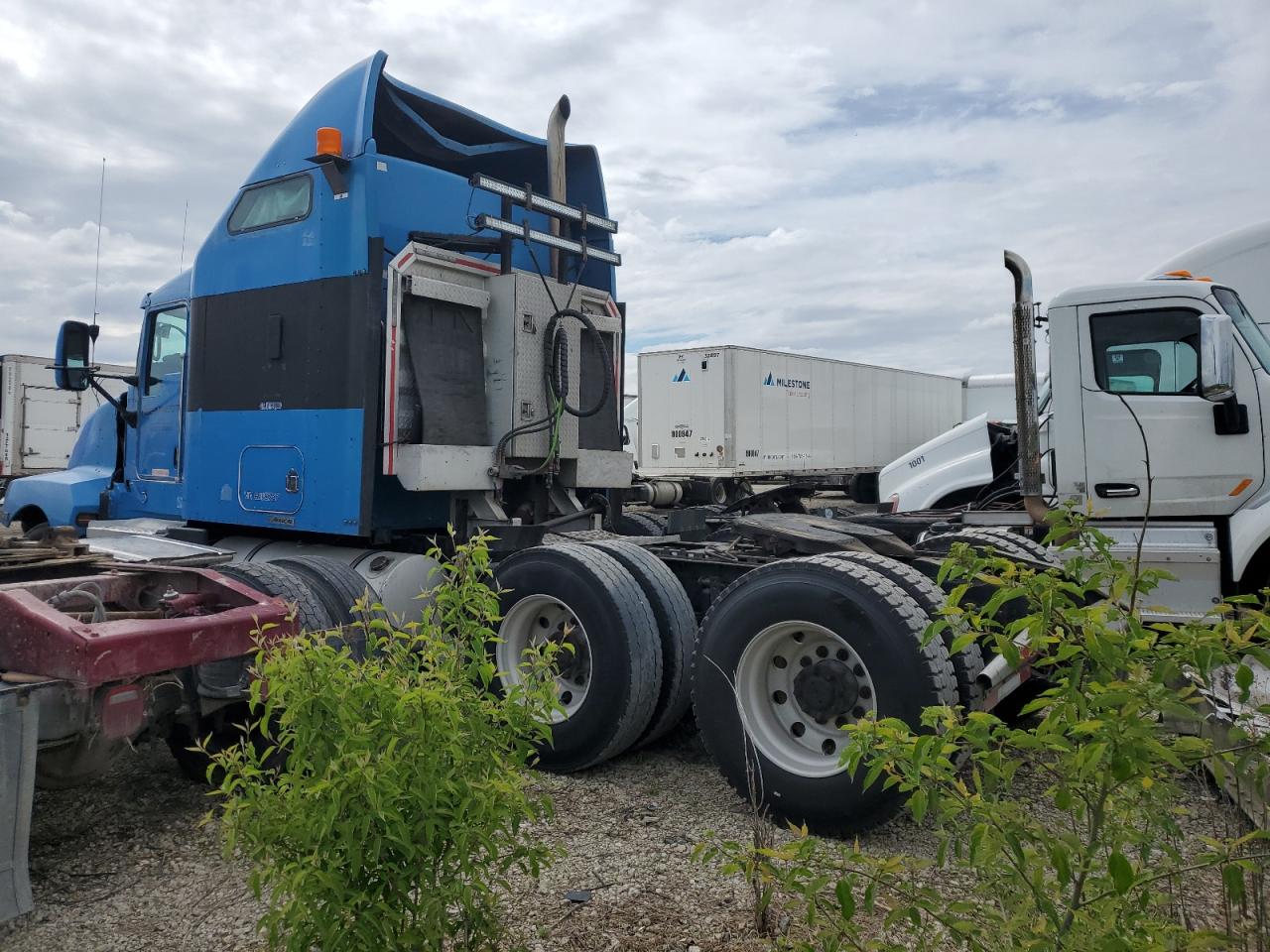 KENWORTH All Models 2006 VIN 1XKADB9X96J118737 фото 3