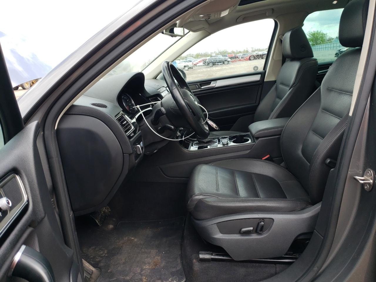 2015 Volkswagen Touareg V6 Tdi VIN: WVGEP9BP9FD005856 Lot: 55834415