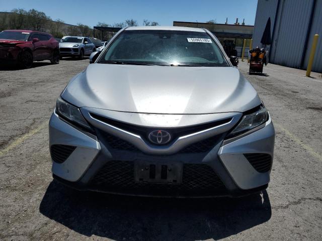  TOYOTA CAMRY 2018 Srebrny