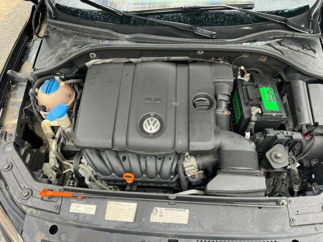 Sedans VOLKSWAGEN PASSAT 2013 Czarny