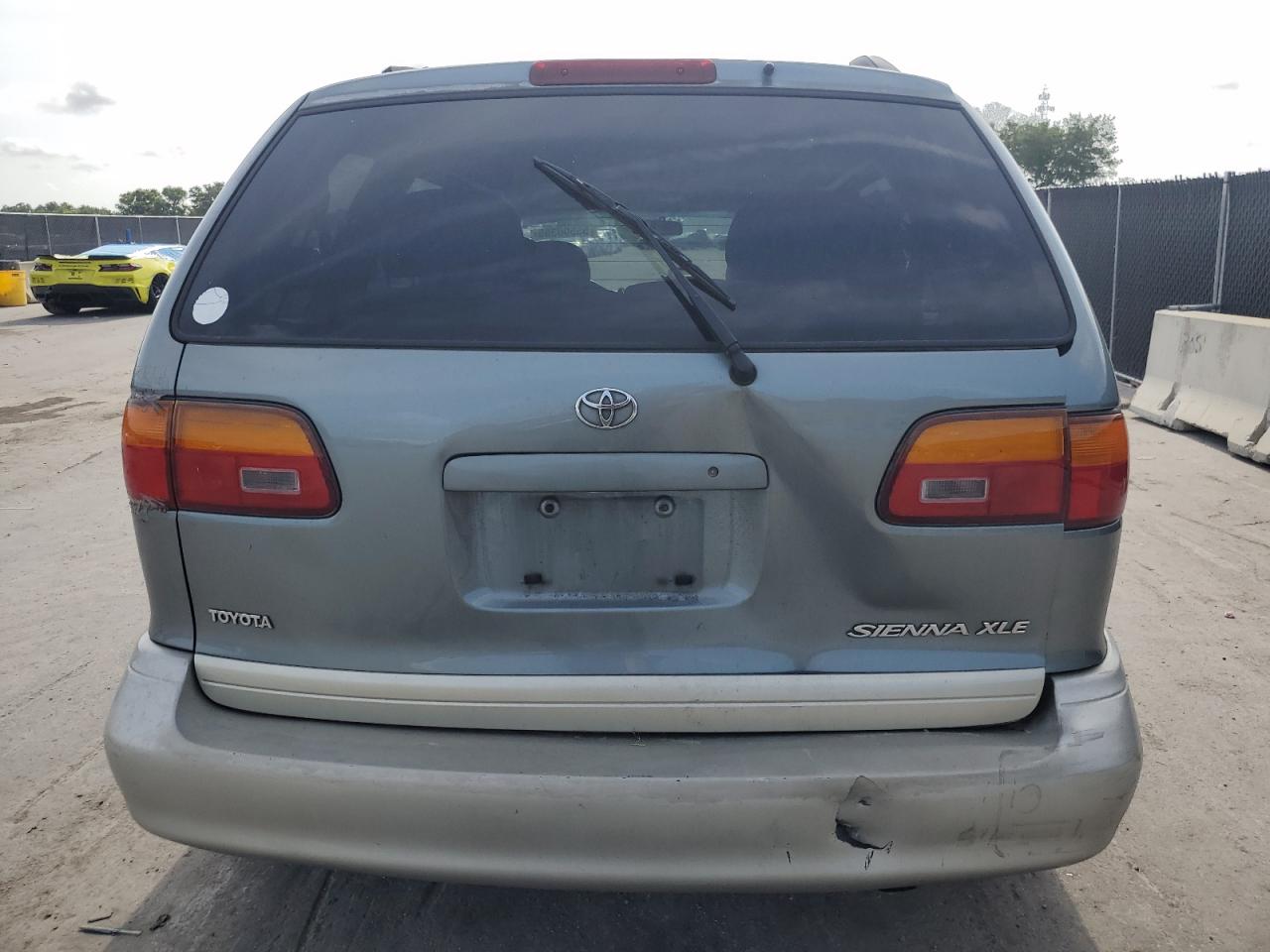 2000 Toyota Sienna Le VIN: 4T3ZF13C4YU181516 Lot: 55500365