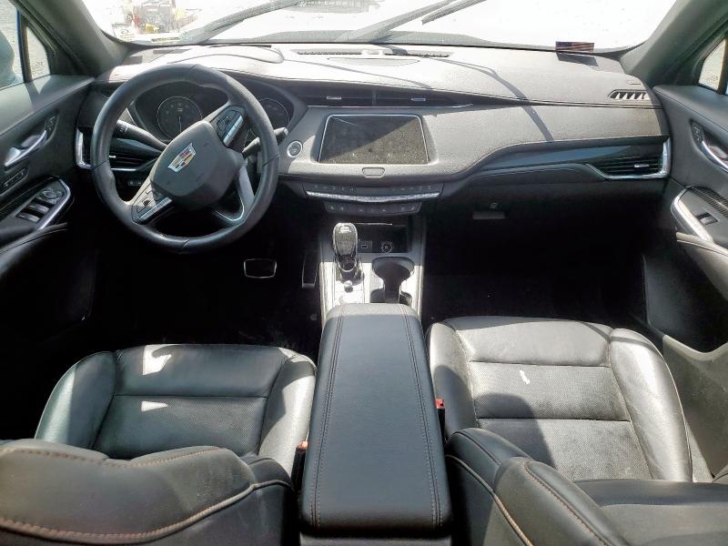  CADILLAC XT4 2023 Серебристый