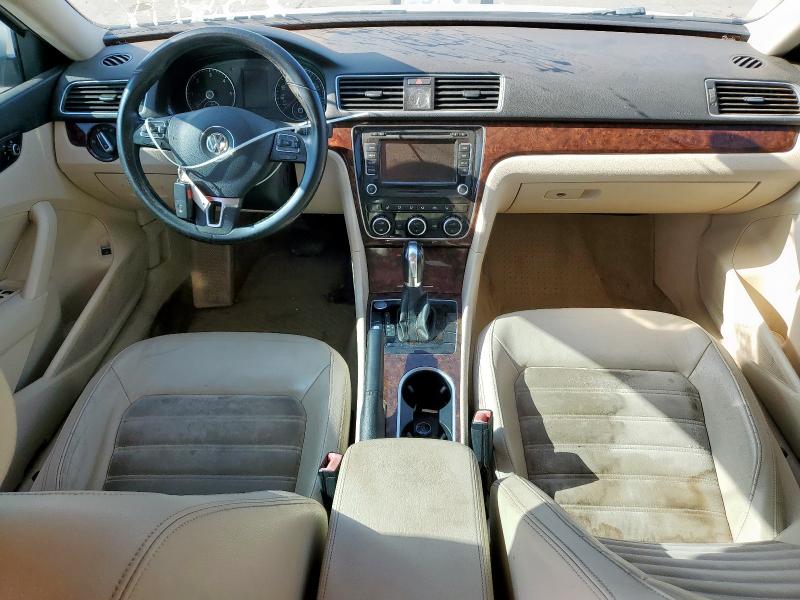 Sedans VOLKSWAGEN PASSAT 2013 Biały