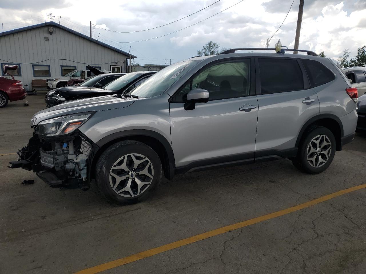 2019 Subaru Forester Premium for Sale in Pekin, IL - Front End