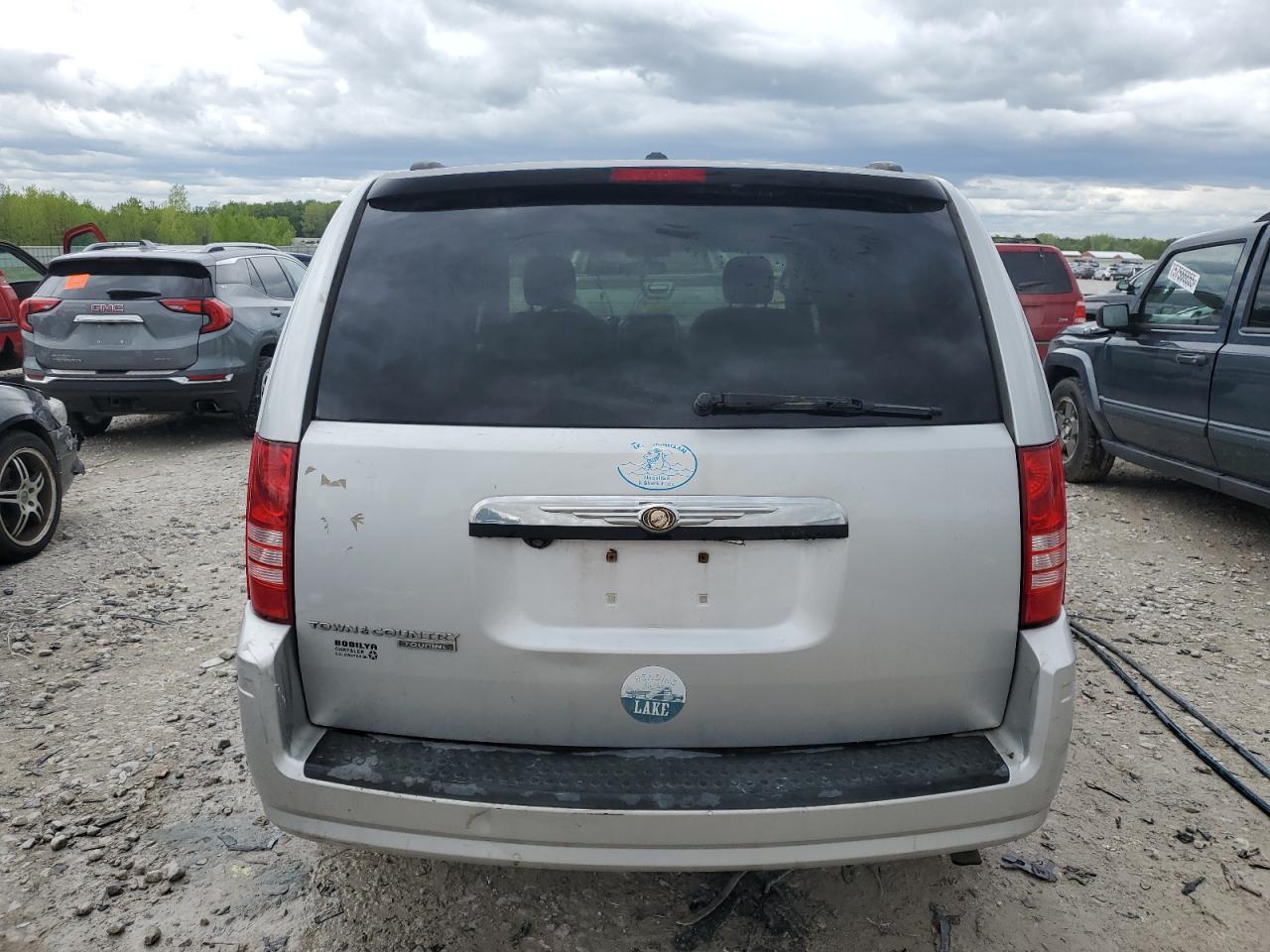 2008 Chrysler Town & Country Touring VIN: 2A8HR54P88R738040 Lot: 67624425