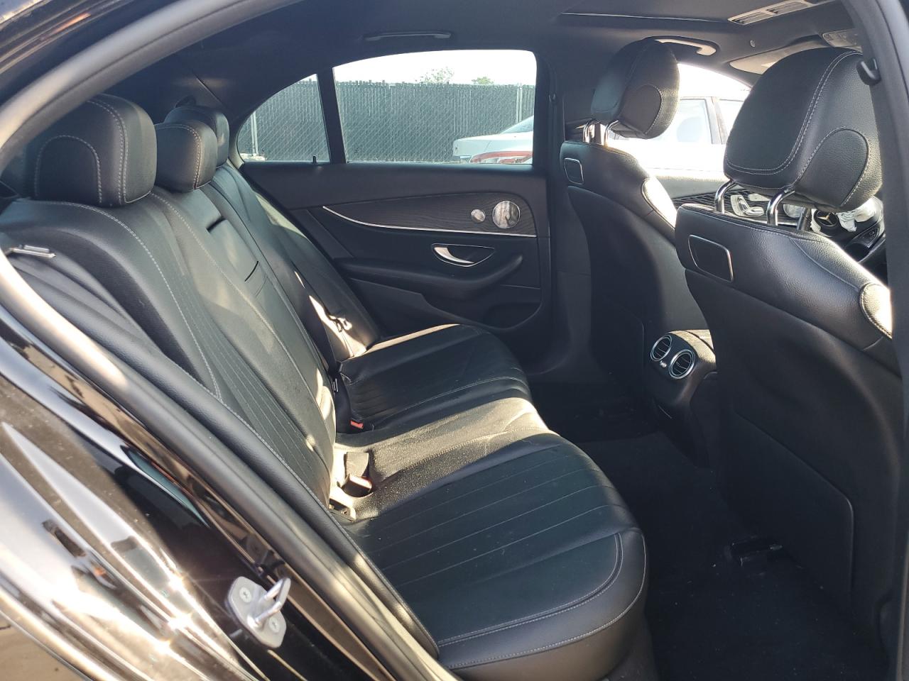 2018 Mercedes-Benz E 300 VIN: WDDZF4JB2JA379646 Lot: 56376915