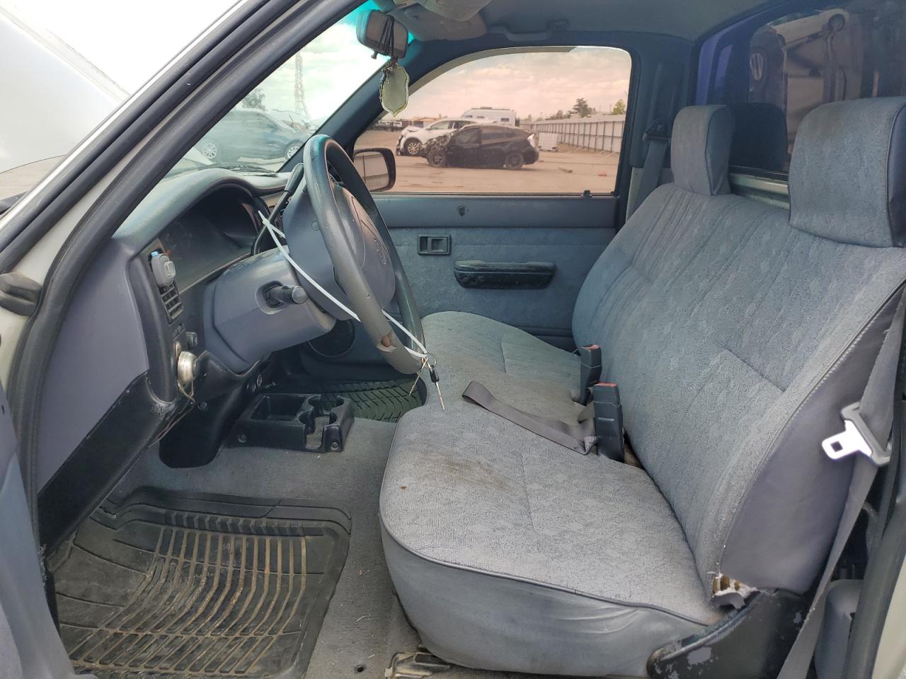2000 Toyota Tacoma VIN: 5TENL42N1YZ714342 Lot: 56740925
