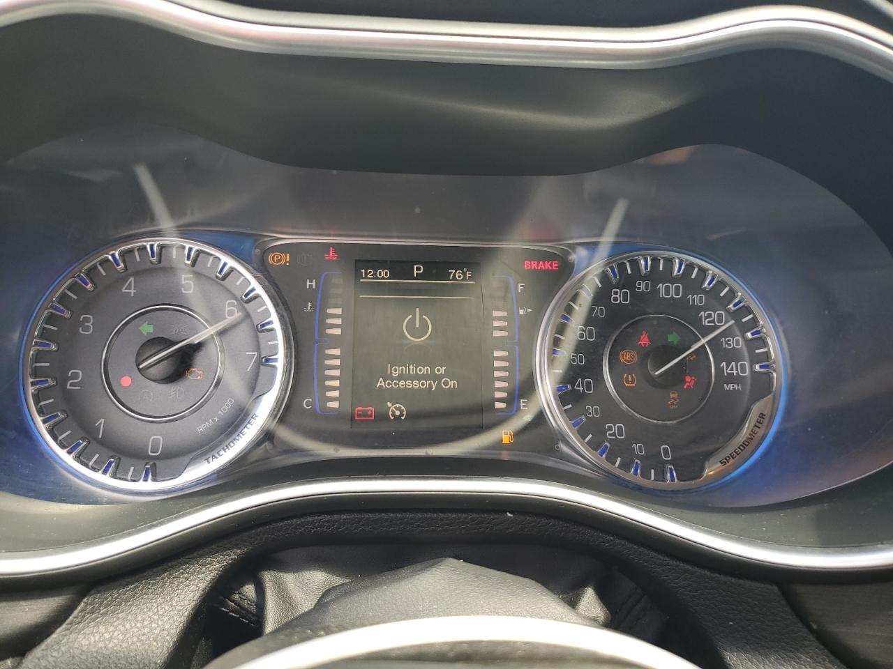 2015 Chrysler 200 - Image 9