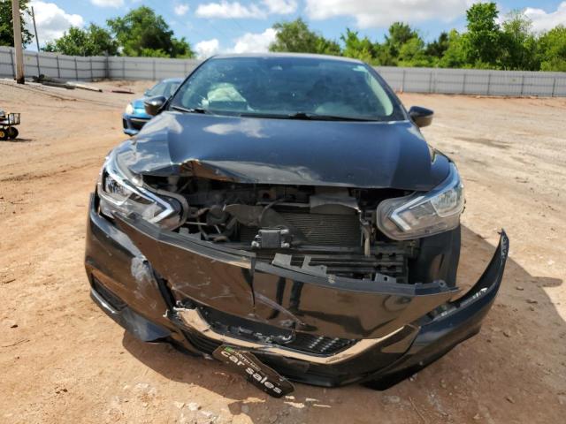  NISSAN VERSA 2021 Чорний