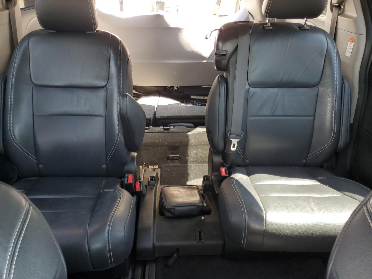 2017 Toyota Sienna Se VIN: 5TDXZ3DC4HS888691 Lot: 57054945