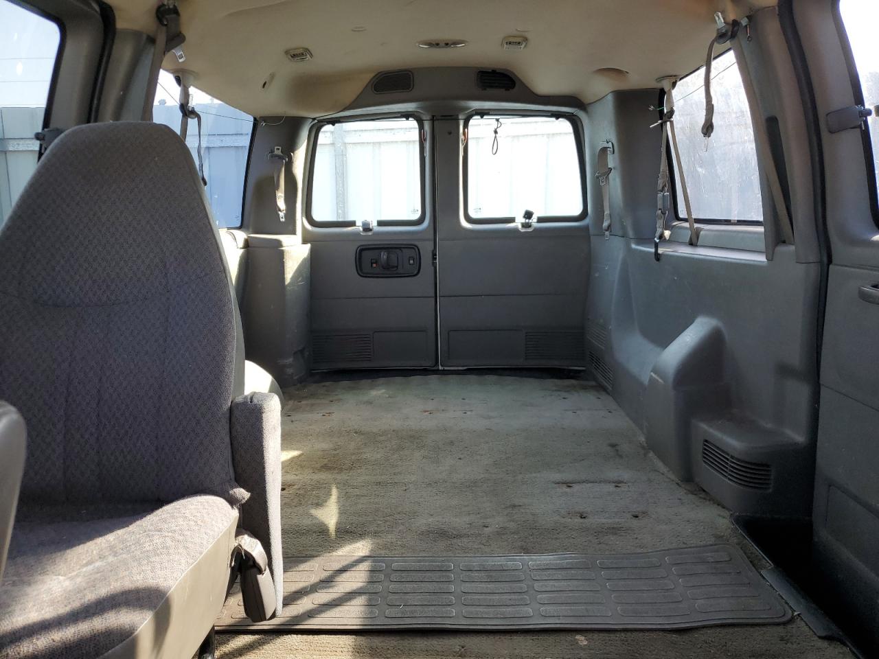 2005 Chevrolet Express G1500 VIN: 1GNFG15T051173153 Lot: 55385315
