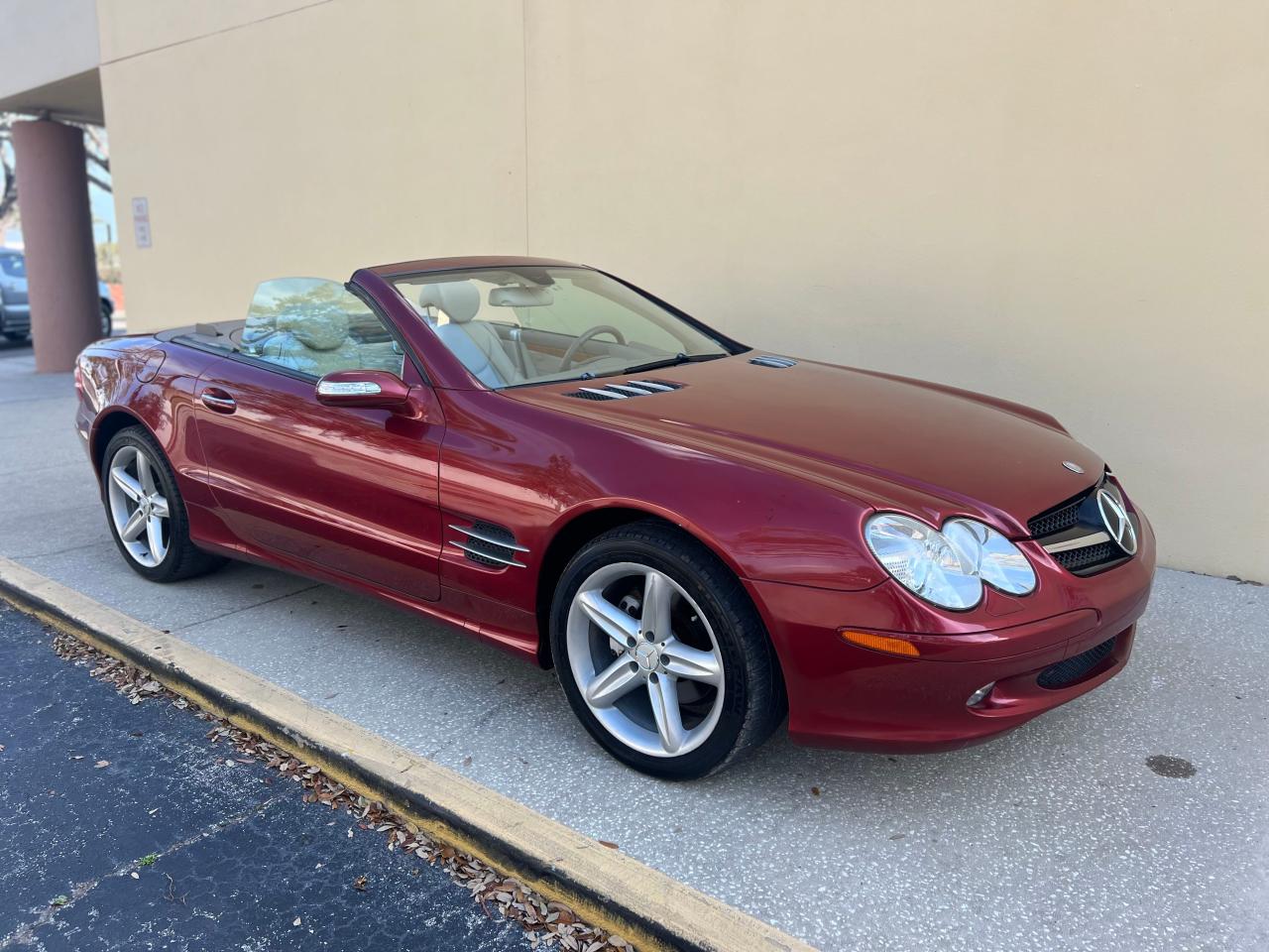 2005 Mercedes-Benz Sl 500 for Sale in Riverview, FL - Minor Dent/Scratches