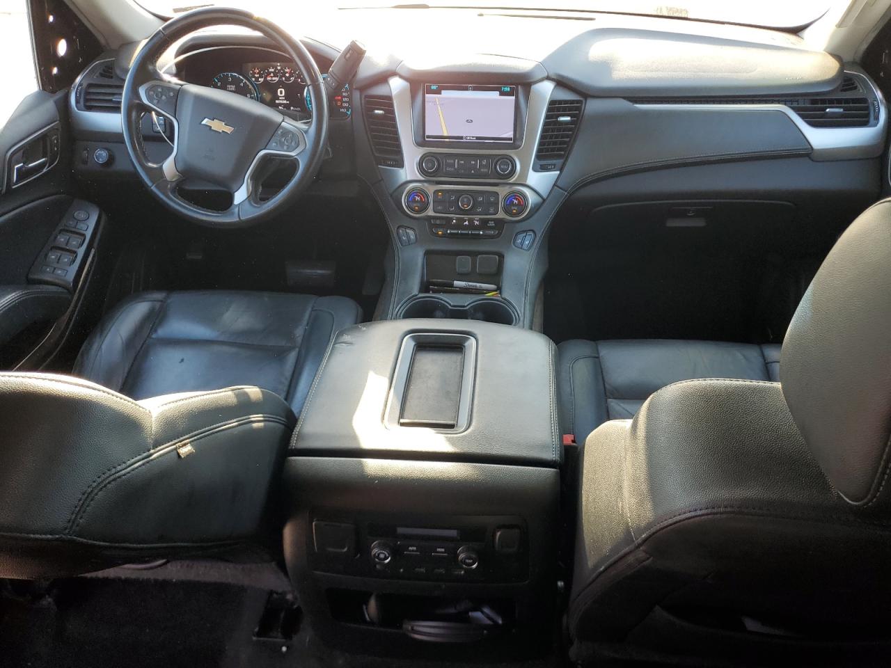 2017 Chevrolet Suburban C1500 Lt VIN: 1GNSCHKC1HR352573 Lot: 55862305