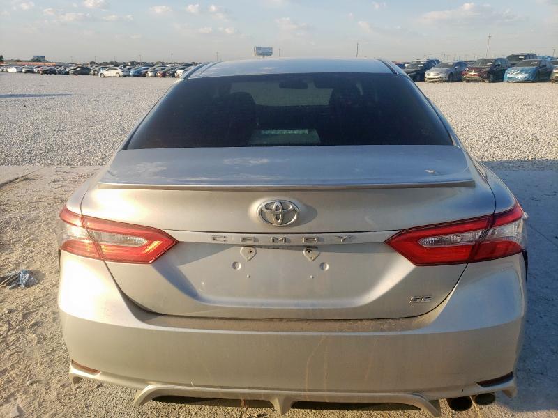  TOYOTA CAMRY 2018 Srebrny