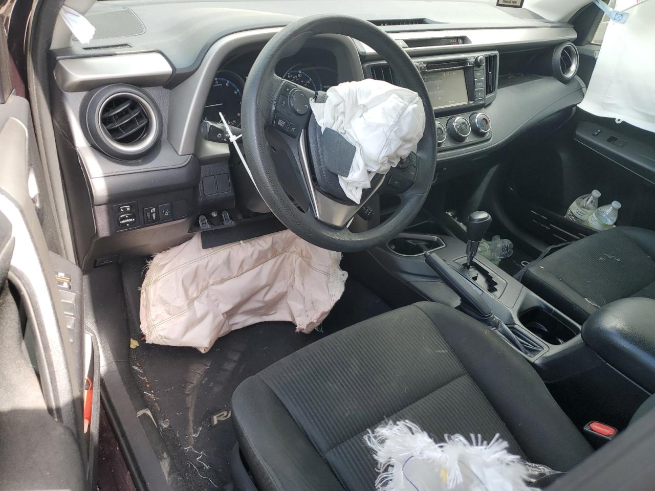 2T3ZFREV9HW359417 2017 Toyota Rav4 Le