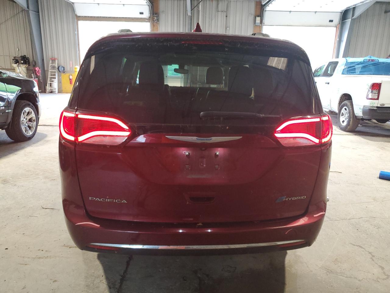 2018 Chrysler Pacifica Hybrid Touring L VIN: 2C4RC1L72JR178495 Lot: 56636175