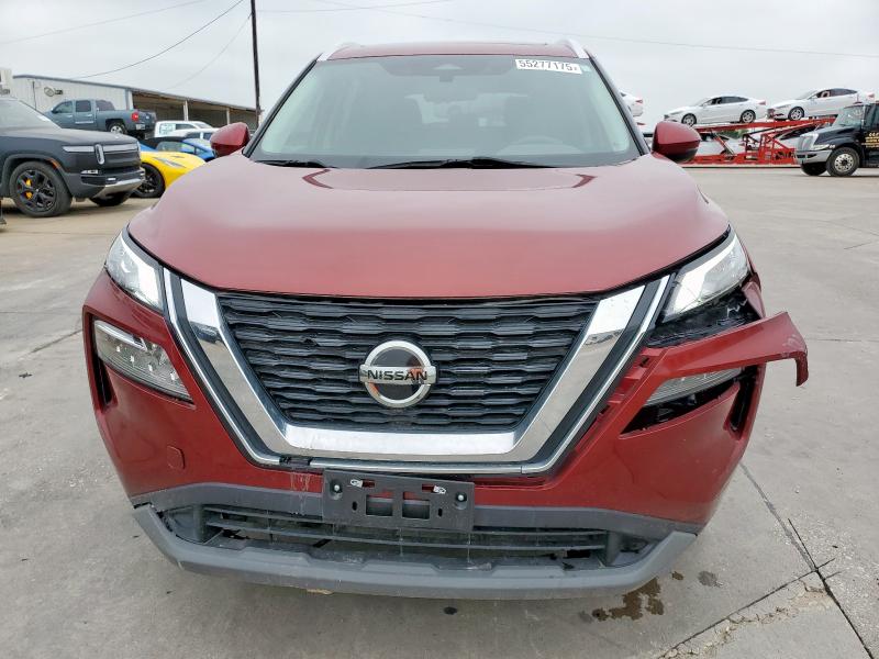 NISSAN ROGUE 2021 Красный