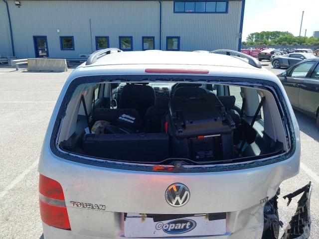 2004 VOLKSWAGEN TOURAN SE