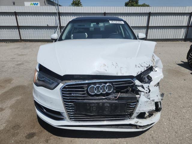 Hatchbacks AUDI A3 2016 White