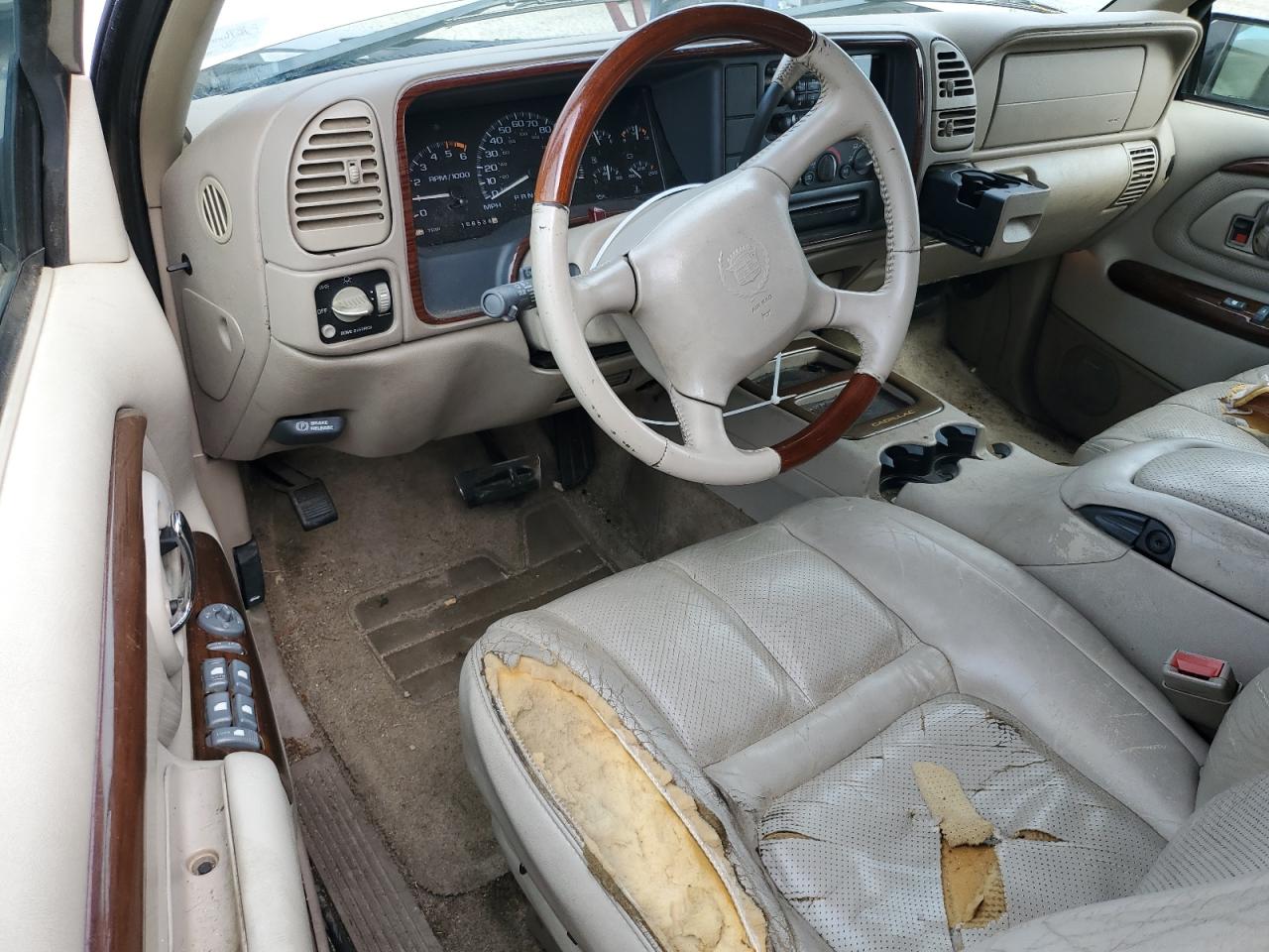 2000 Cadillac Escalade Luxury VIN: 1GYEK63R8YR220369 Lot: 56675975