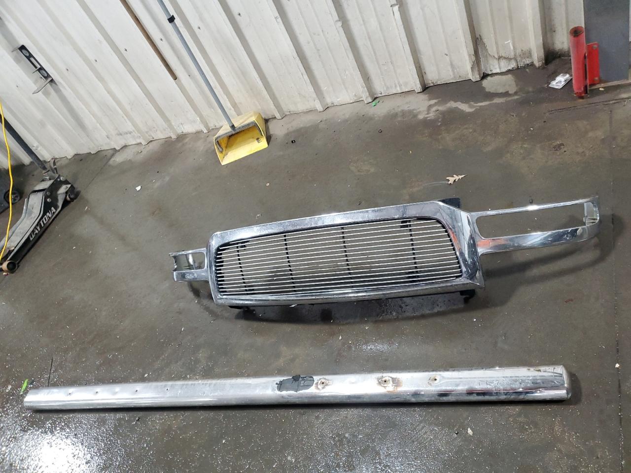 2005 GMC New Sierra K1500 VIN: 2GTEK13TX51305075 Lot: 56644435