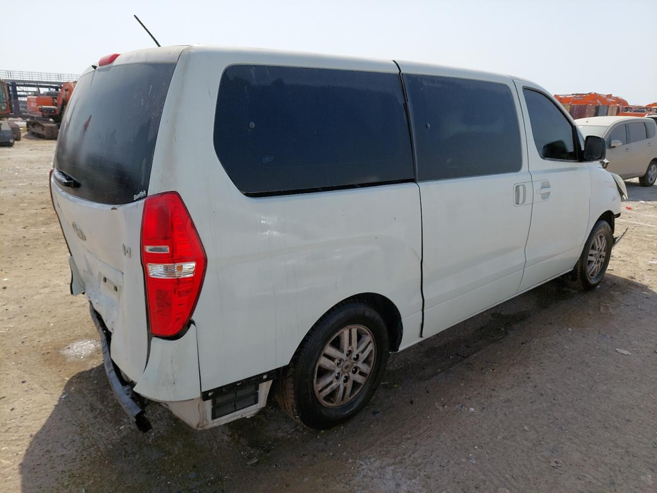 KMJWA37R0HU891015 - 2017 Hyundai H1 - #undefined