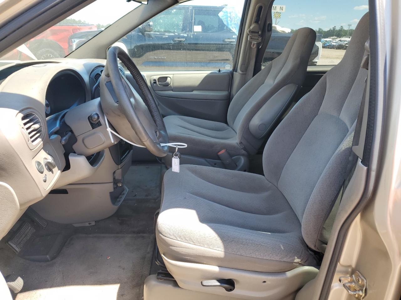 2002 Dodge Caravan Sport VIN: 1B4GP453X2B646610 Lot: 56537165