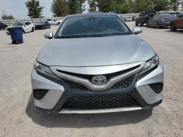  TOYOTA CAMRY 2018 Srebrny