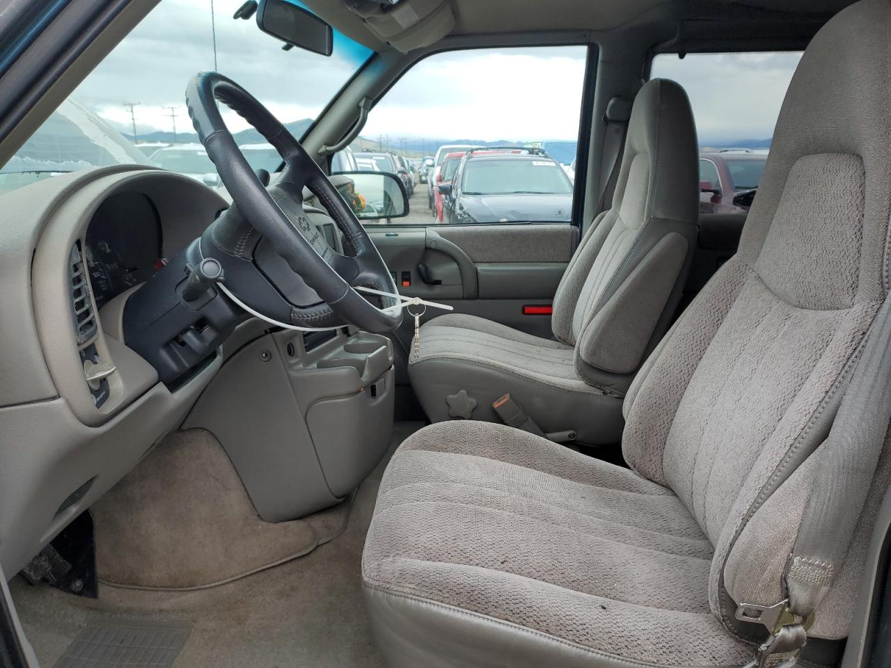 1998 Chevrolet Astro VIN: 1GNEL19W0WB124591 Lot: 55825235