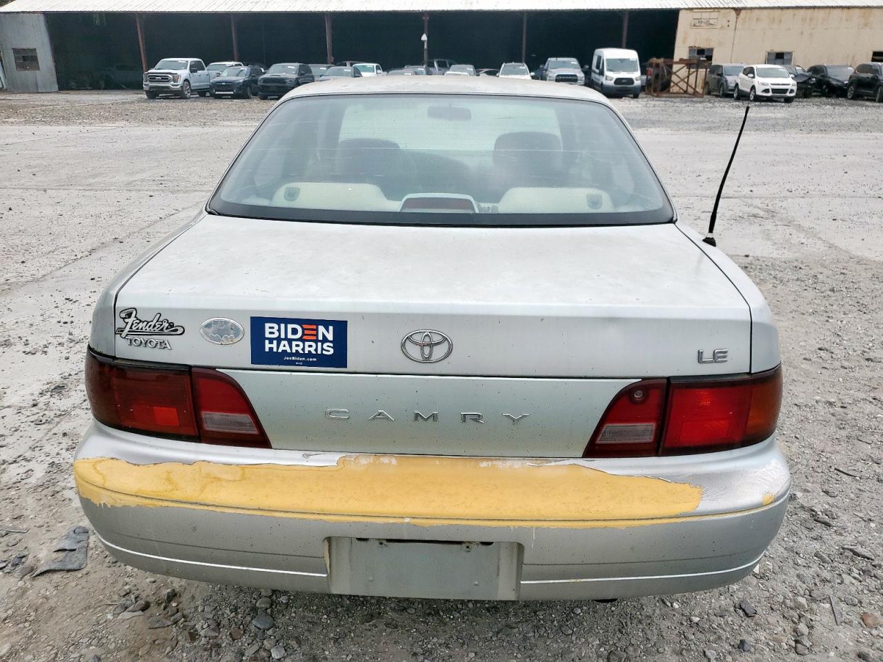 1996 Toyota Camry Dx VIN: 4T1BG12K1TU718822 Lot: 57456135