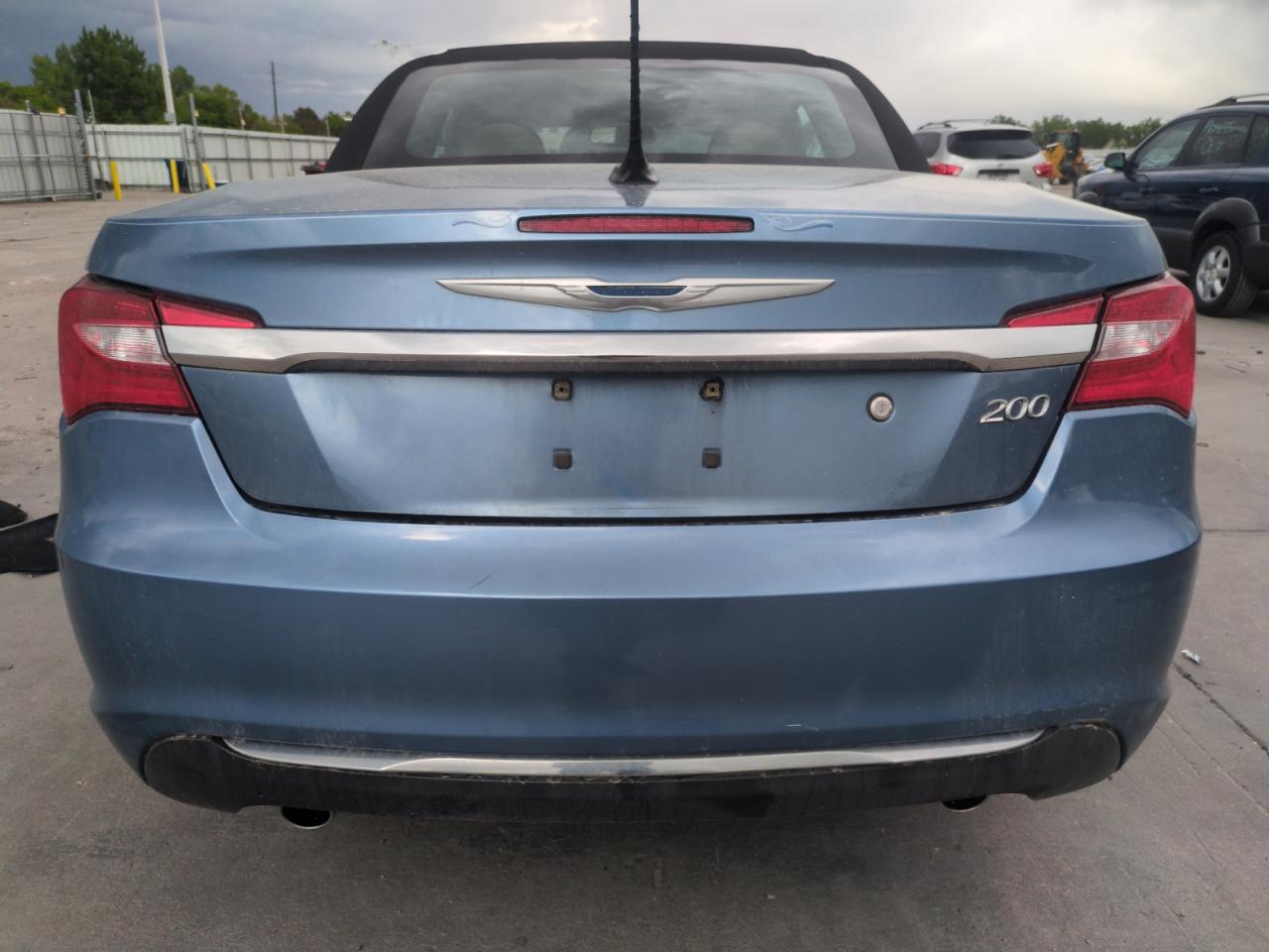 2011 Chrysler 200 Touring VIN: 1C3BC2EG6BN613333 Lot: 56824425