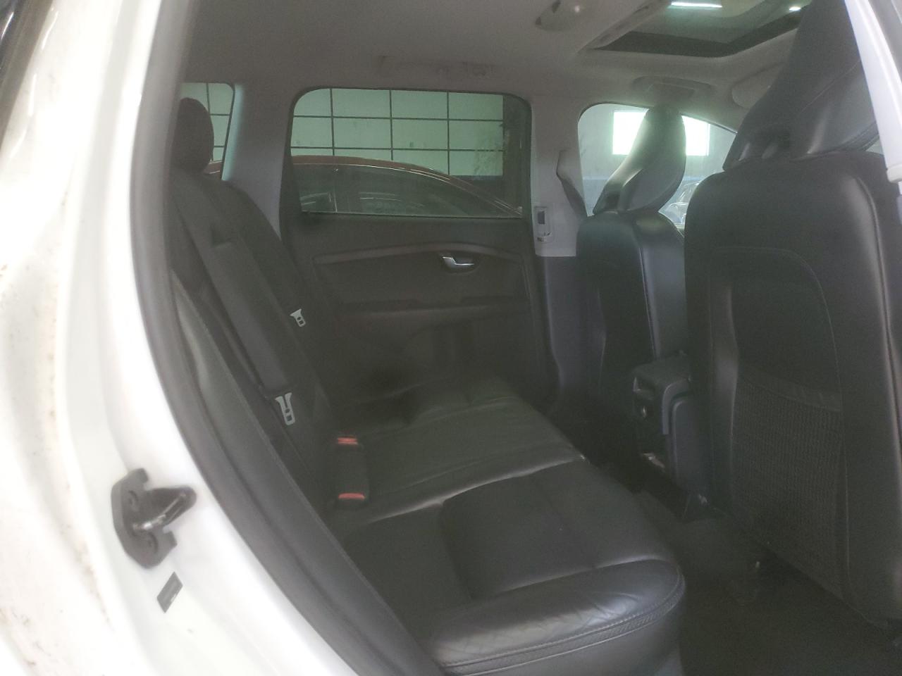 2010 Volvo Xc70 3.2 VIN: YV4960BZ7A1087826 Lot: 57203435