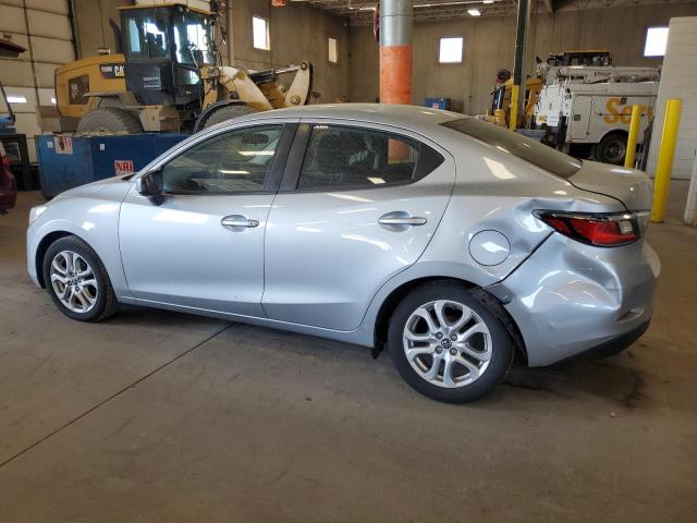  TOYOTA YARIS 2018 Srebrny
