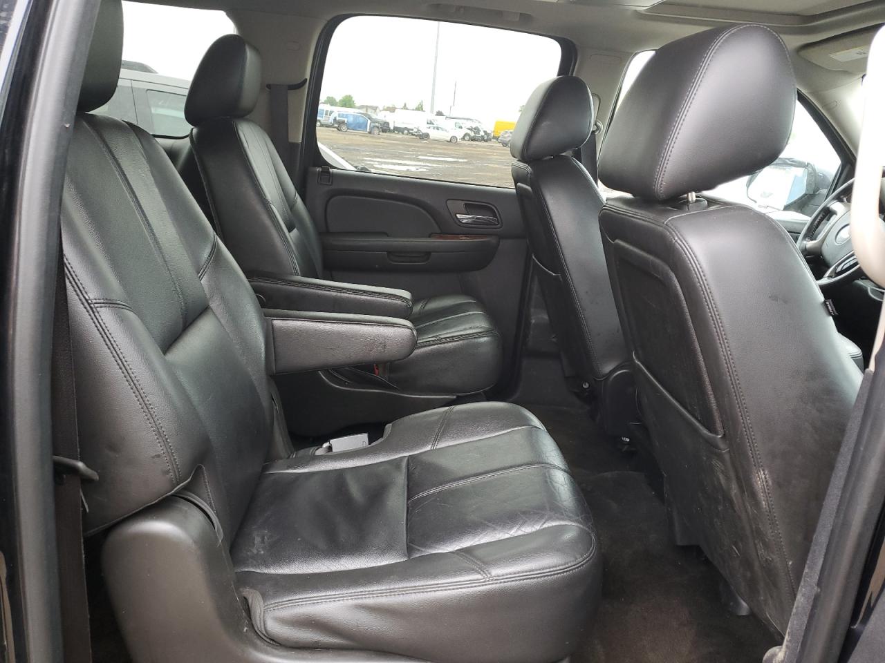 2013 Chevrolet Suburban K1500 Lt VIN: 1GNSKJE7XDR240499 Lot: 56840915