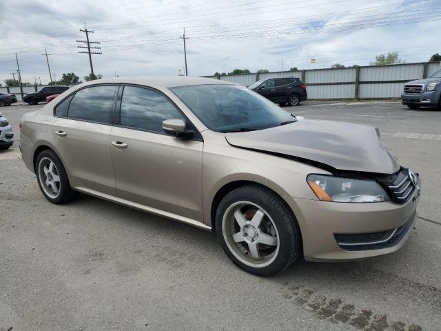 Седаны VOLKSWAGEN PASSAT 2015 Золотой