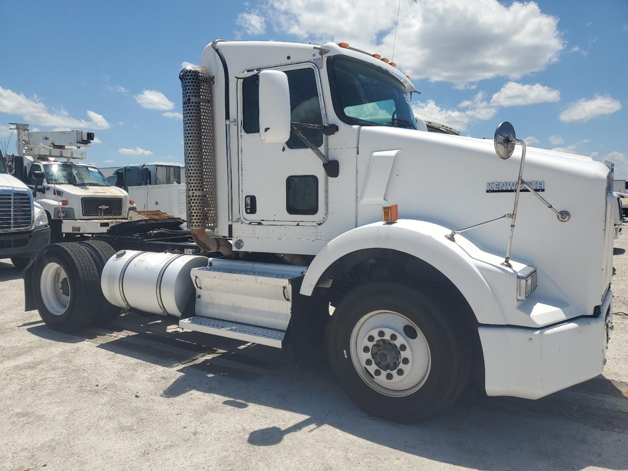2009 Kenworth T800 Semi Truck zu verkaufen in Homestead, FL - Minor Dent/Scratches