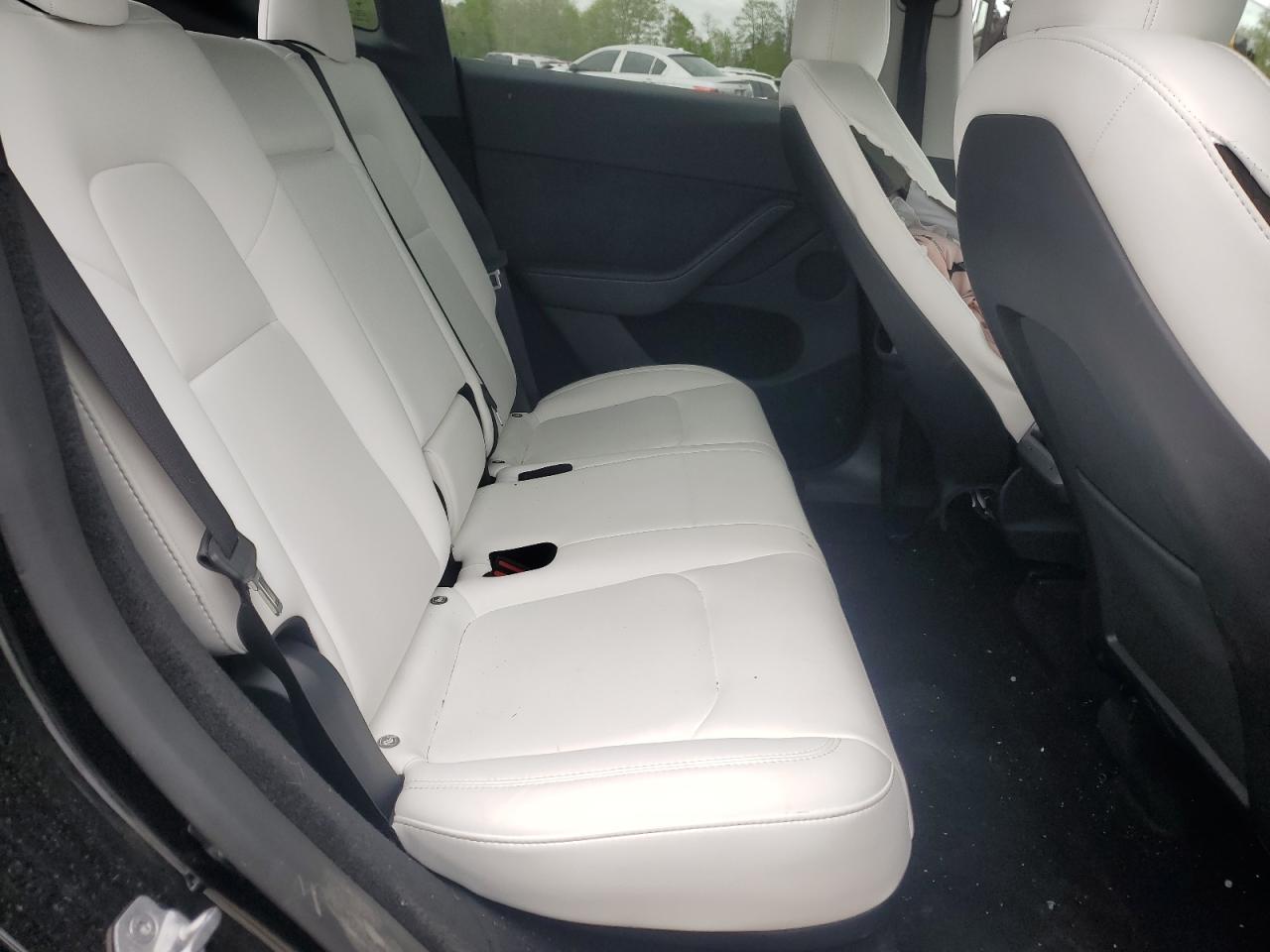 2024 Tesla Model Y VIN: 7SAYGDEE0RA227603 Lot: 56843545