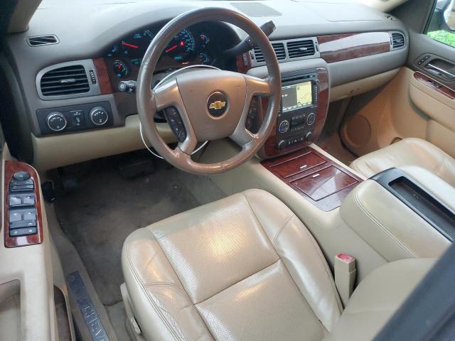 Parquets CHEVROLET SUBURBAN 2014 Biały