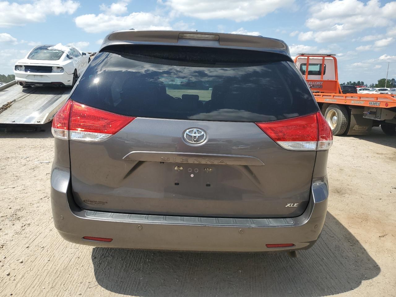 2014 Toyota Sienna Xle VIN: 5TDYK3DC5ES458110 Lot: 57056445