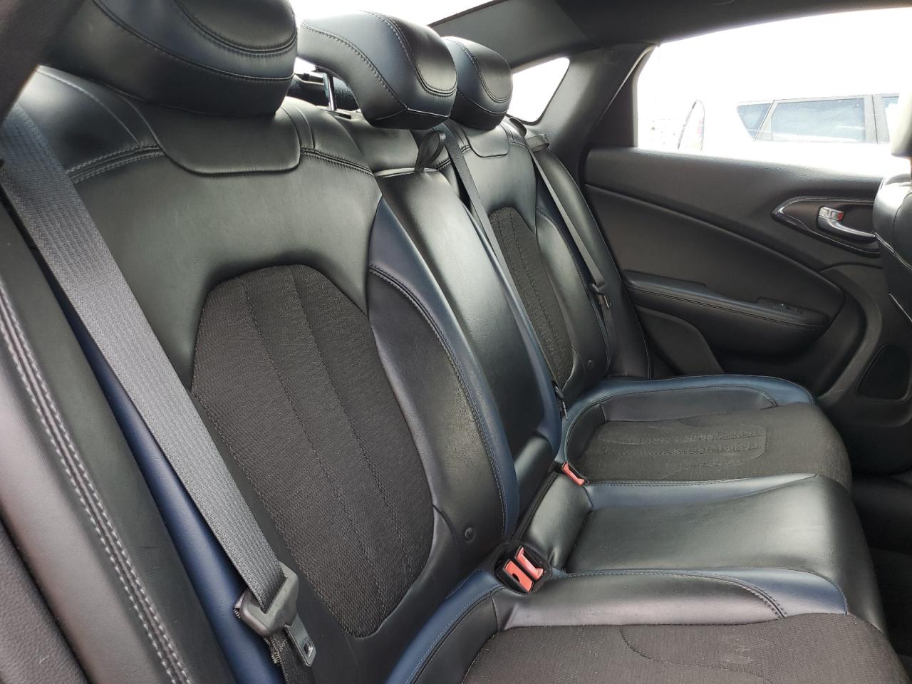 2015 Chrysler 200 S VIN: 1C3CCCBB3FN675636 Lot: 56123825