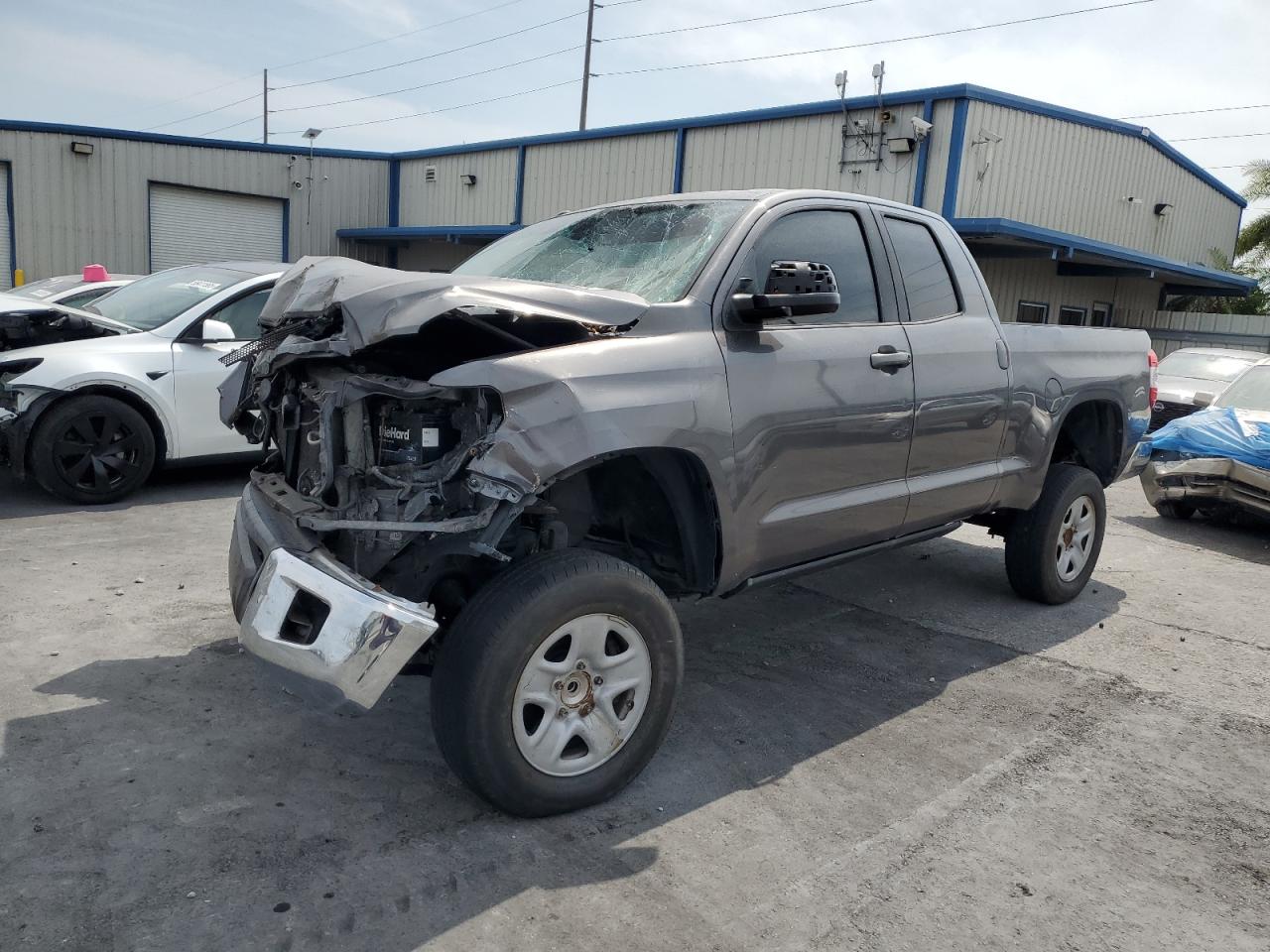 2014 Toyota Tundra Double Cab Sr for Sale in Riverview, FL - Front End